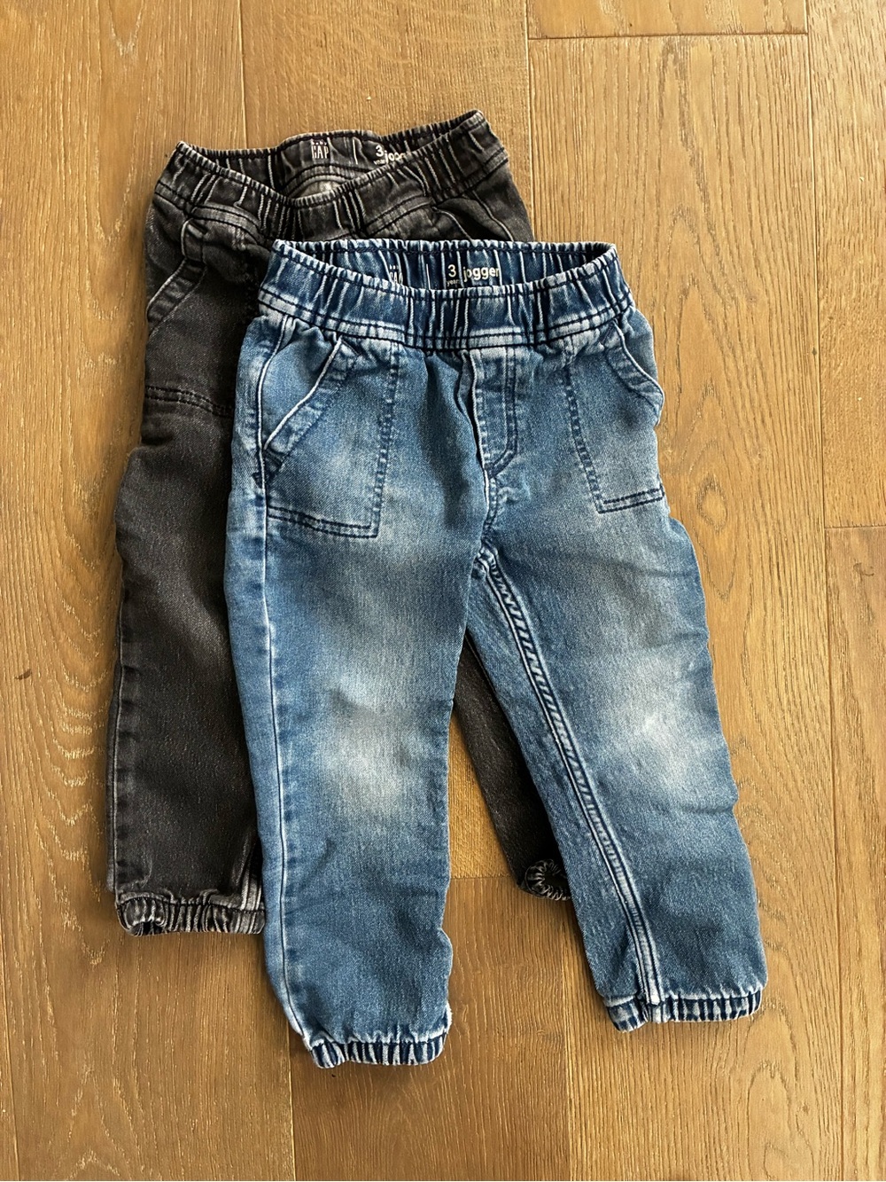 Baby GAP Denim Jogger Pants in Medium Wash & Black Wash Toddler Size 3 (2 pairs)